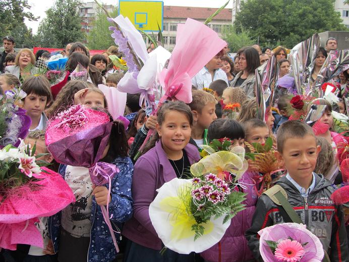 Близо 240 хил. лв. даде „Социално подпомагане” на първокласници в Ловеч