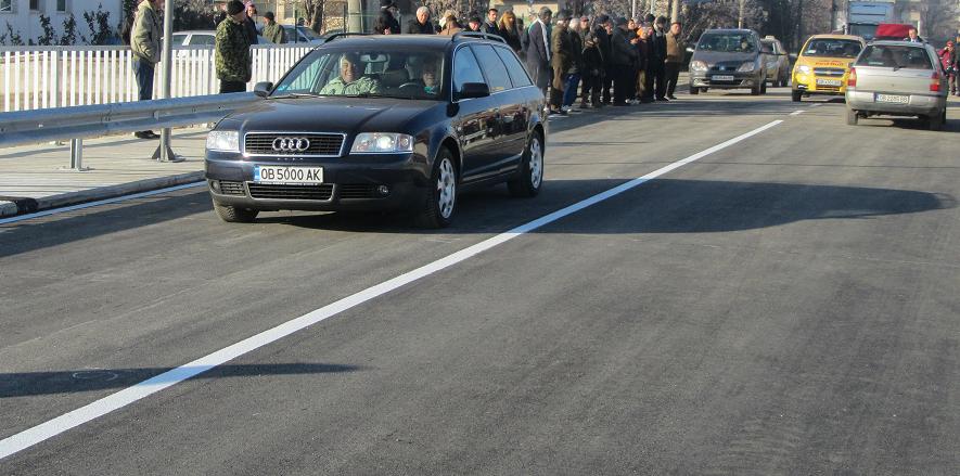 Възстановено е движението по Транспортния мост