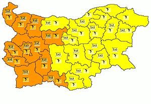 Интензивни валежи и гръмотевични бури в Ловешко