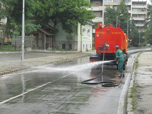 333 дка обществени площи и 35 км улична настилка почистени след пороя от миналата седмица, 390 куб. м зелена маса извозена на депото