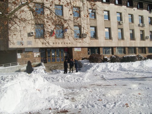 Лишени от свобода се включиха в почистването около областна администрация и дом „Преслав”