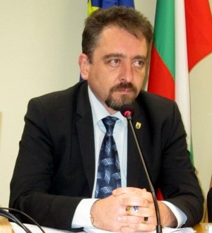 Мартин Митев с идея съветниците да нямат безплатни карти за паркиране