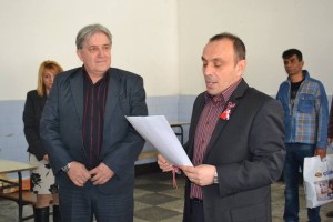 Кмет подари тениски на затворници-ученици
