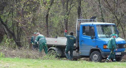 Започва почистването на общинската пътна мрежа от опасни клони и храсти