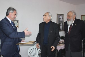 Акад. Антон Дончев дари наградата си за най-добър роман на БАН и Бачковския манастир