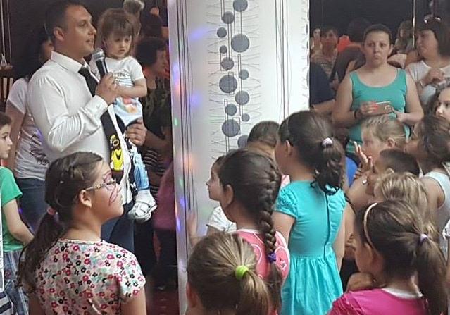 Впечатляващ детски празник направи народният представител Иван Миховски в Троян