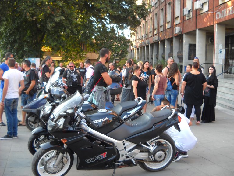 Десетки плевенски мотористи поискаха справедливост за всички жертви на пътя
