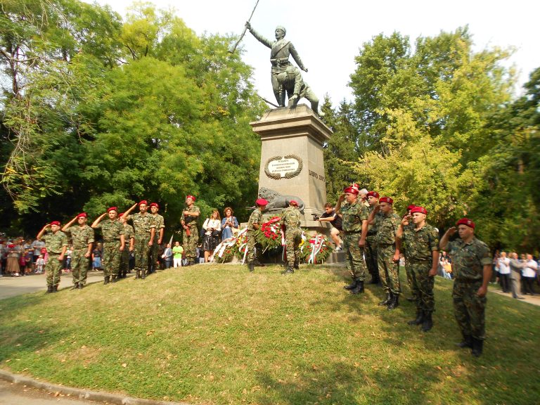 С тържествен ритуал и концерт Плевен чества Деня на Съединението