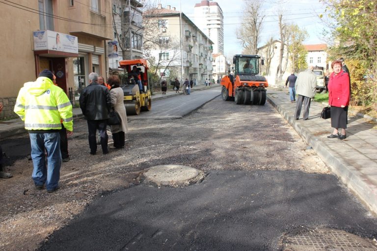 Общински екип провери хода на уличните ремонти в Плевен