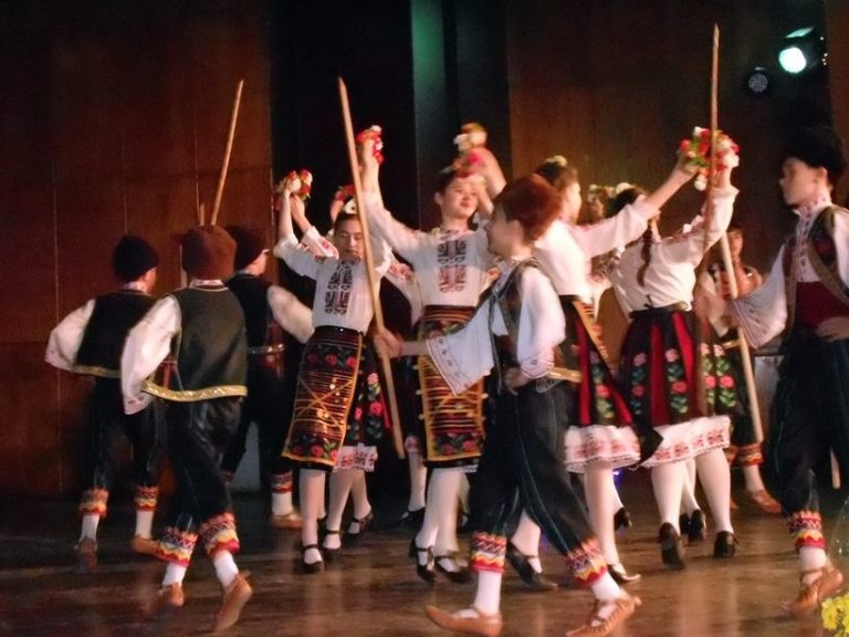 Коледен концерт подари на почитателите си ансамбъл „Мизия“