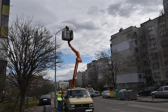 Започна монтажът на LED осветителни тела в най-големия ловешки квартал „Младост“