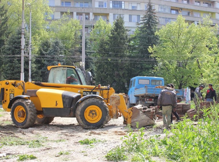 Събарят 13 освидетелствани общински сгради в Плевен
