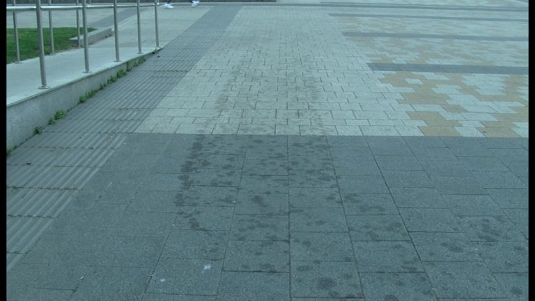 Налагат санкция заради петна от почистваща техника по площада в Плевен