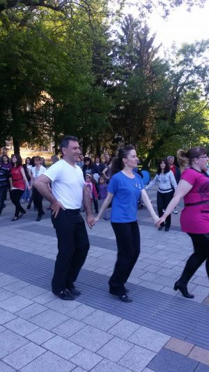 Стотици танцьори от клубове за народни хора се събират на фестивал в Плевен