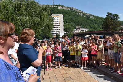 Кметът Корнелия Маринова връчи награди на Детския празник за 1 юни