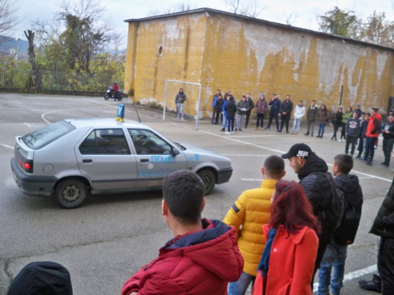 ПГМЕТ– Ловеч, съвместно с Общинската комисия за борба с противообществените прояви на малолетни и непълнолетни, проведоха мероприятие във връзка със Световния ден за възпоменание на жертвите от пътно-транспортни произшествия