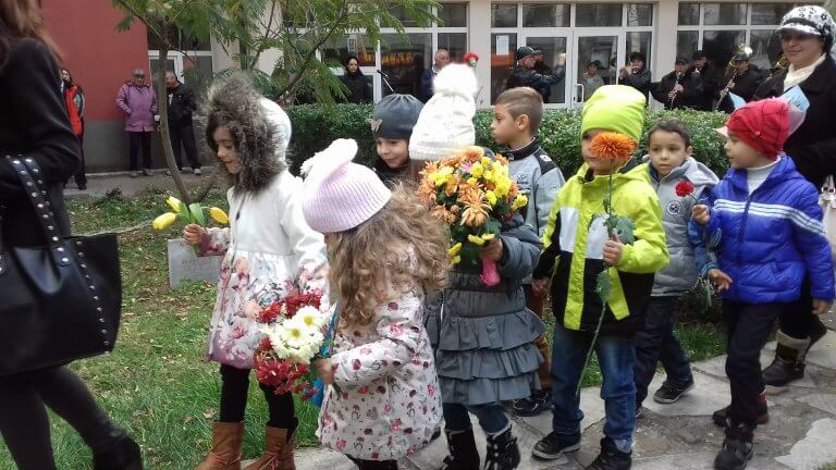 Плевен почете Деня на народните будители пред паметника на Иван Вазов