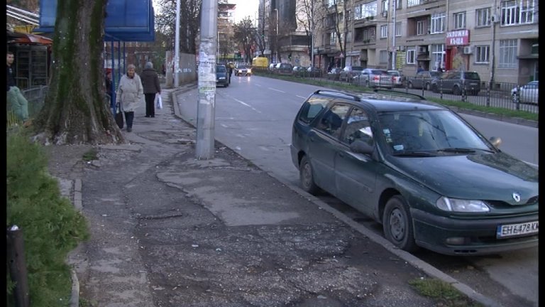 Община Плевен ще предяви иск за нанесена щета върху спирка на градския транспорт