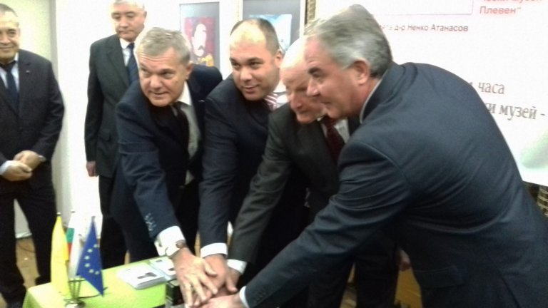 Валидираха пощенски плик и картичка, посветени на Плевенската епопея
