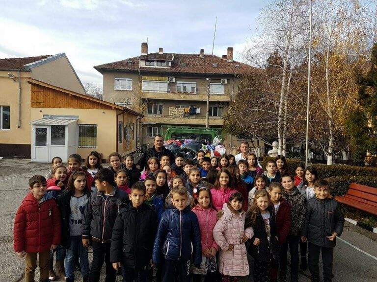 Плевенски ученици с благотворителна кампания за връстници