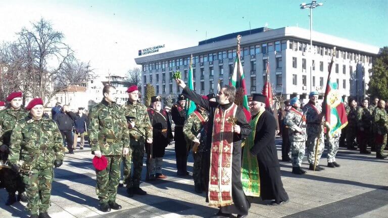 Осветиха бойните знамена на Плевенския гарнизон