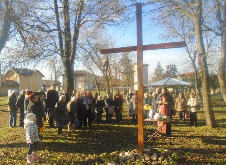 Десетки жители на село Йоглав, община Ловеч, присъстваха на Велик водосвет в навечерието на празника Богоявление
