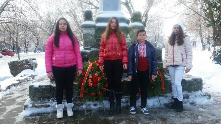 Гулянци чества тържествено Националния празник