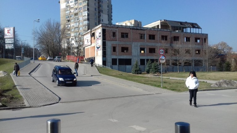 Откраднатата сума при обира в Плевен не е от оборота на хипермаркета, заявиха от веригата