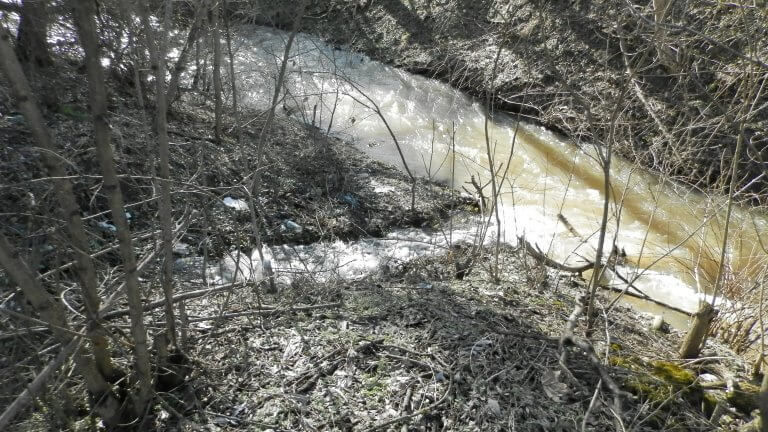 30-метров канал временно отвежда излялата се по алеите на Кайлъка вода