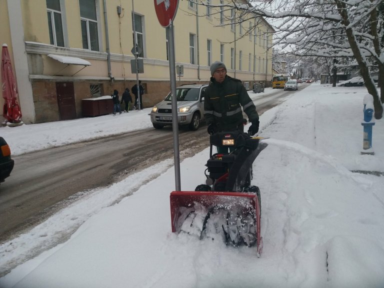 Няма сигнали за бедстващи или закъсали хора и автомобили след падналия сняг в Ловеч