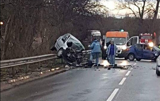 Двама души са загинали в катастрофа на пътя Ловеч-Троян