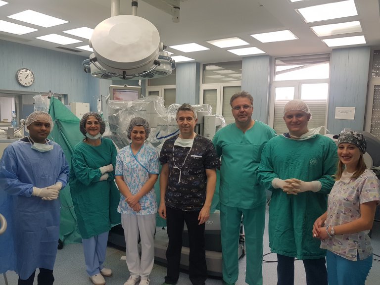 Животът на пациент бе спасен от плевенския урологичен екип с робот-асистирана операция