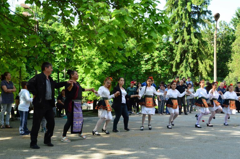 63 училища в Плевен подкрепиха инициативата „Розите на България”
