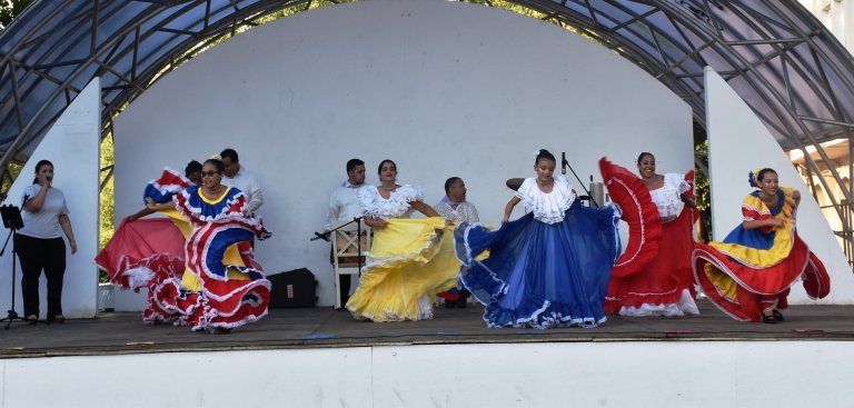 С танца  „Вива Венецуела“  започна шоуто на Venezuela Danza y Tambor  в Ловеч