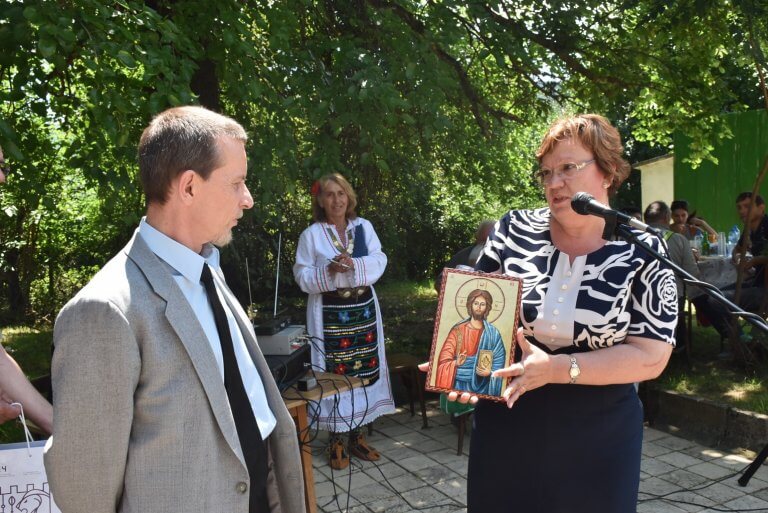 Кметът на Община Ловеч Корнелия Маринова поздрави жителите на село Лешница по случай Празника на народното творчество и занаяти