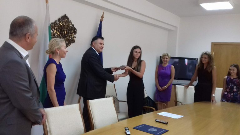 Плевенска зрелостничка с Национална диплома от МОН