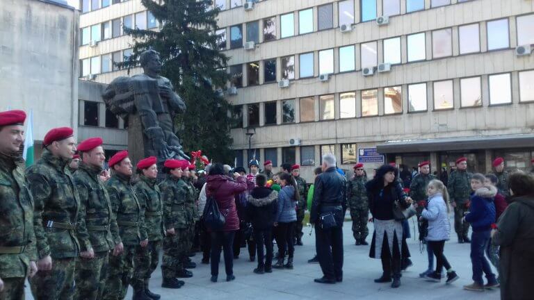 Плевенчани сведоха глави пред подвига на Апостола