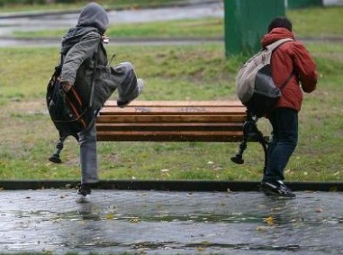 ﻿Местната комисия за борба с противообществените прояви на малолетните и непълнолетните в Ловеч предлага консултации