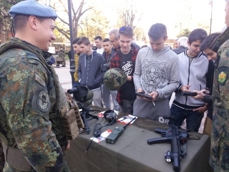 Националната кампания „Бъди войник“ отбеляза голям успех в Ловеч (снимки)