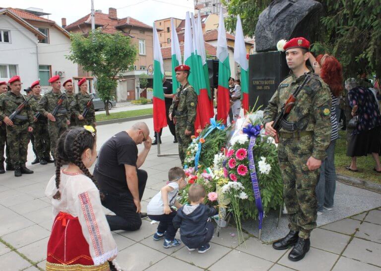 Плевен почете героите, загинали за свободата и независимостта на България