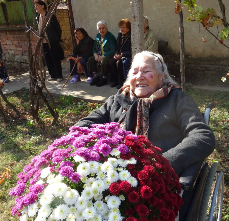 Баба Доша празнува 100- годишен юбилей на Димитровден