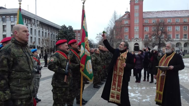 Водосвет на бойните знамена в Плевен