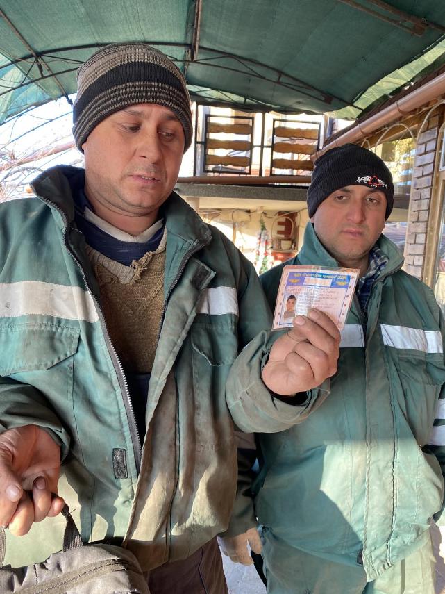 Двама работници от сметоизвозваща фирма върнаха раница с лаптоп и документи