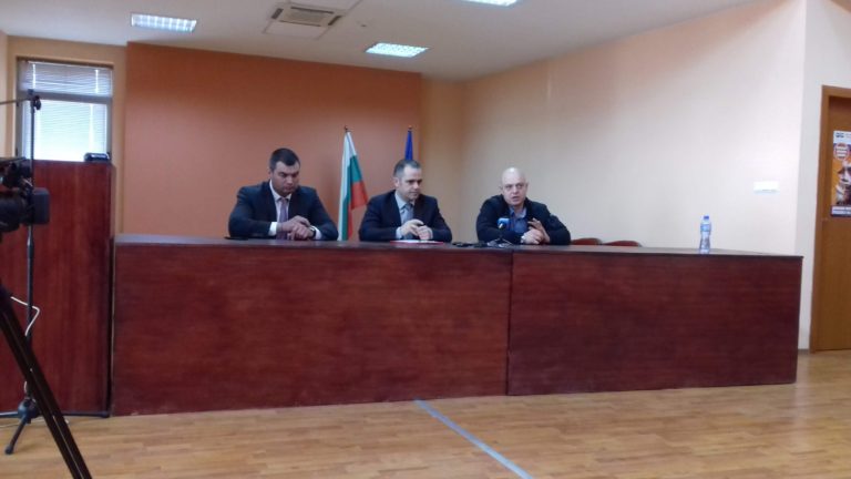 Трима задържани за разпространение на порнографски материали в интернет