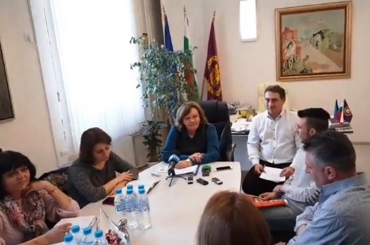 Кметът на Ловеч  поздрави журналисти и гости с днешните три празника