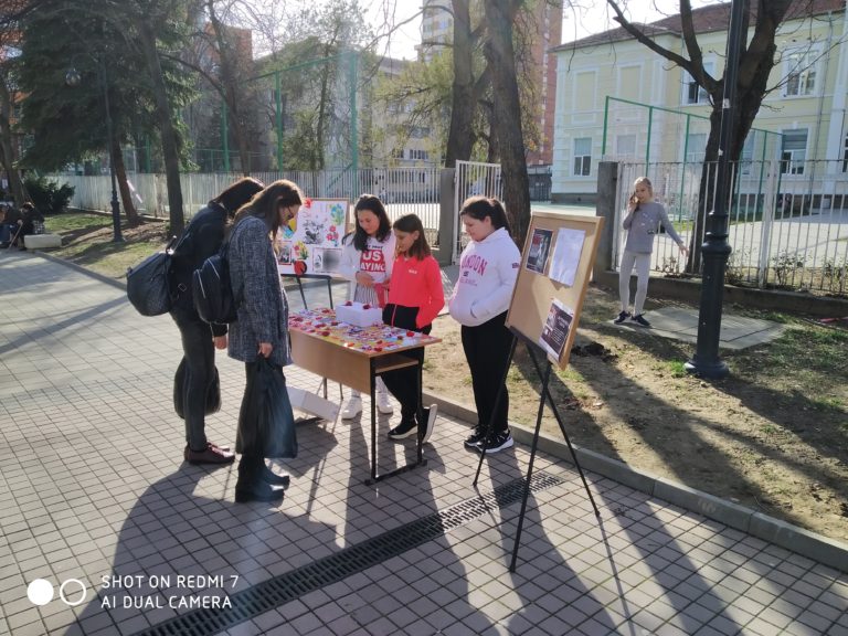 Инициативата „Мартеничка с кауза” на  СУ „Св.Климент Охридски” пожъна голям успех