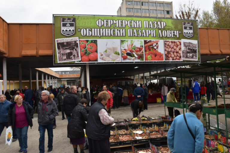 Разрешиха продажба на цветя, фиданки и разсад на пазара в Ловеч