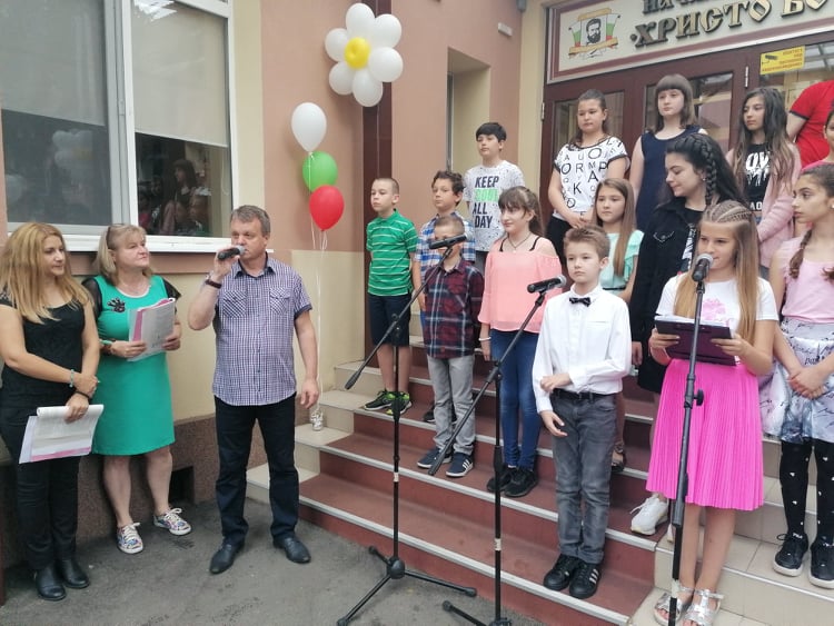 Начално училише „Христо Ботев“ в Плевен изпрати випуск 2020