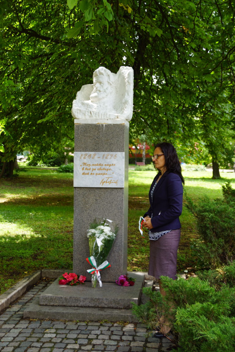 В град Левски почетоха паметта на Христо Ботев и загиналите за свободата на България