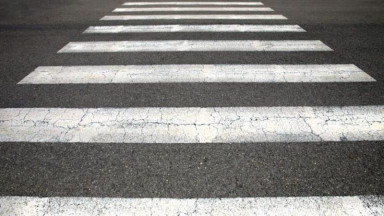 21- годишен шофьор блъсна жена на пешаходна пътека в Троян